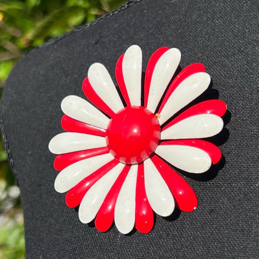 MISSING pointed flower tips not real photos
 & White Flower Brooch